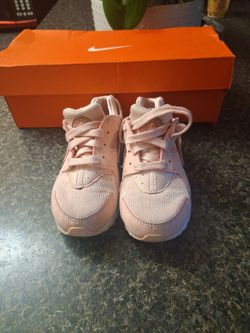 Nike Air Huarache Pink Sneakers