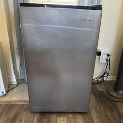 Mini Fridge - No Freezer