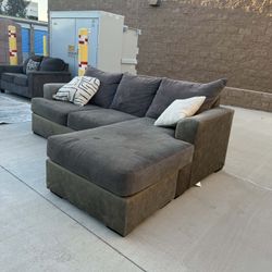 Dark Gray Sectional Couch w/ Chaise