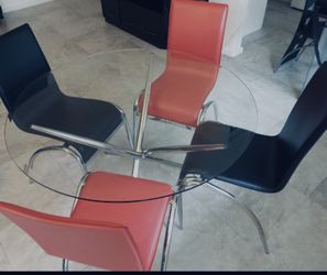 Gasa Round Dining Table With 4 Chairs 