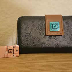 Stone Mountain Spring Bloom Embossed Leather Wallet Black and Tan - New 