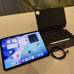M4 iPad Pro 11” (256GB) + Magic Keyboard + Apple Pencil + Smart Folio – Space Black
