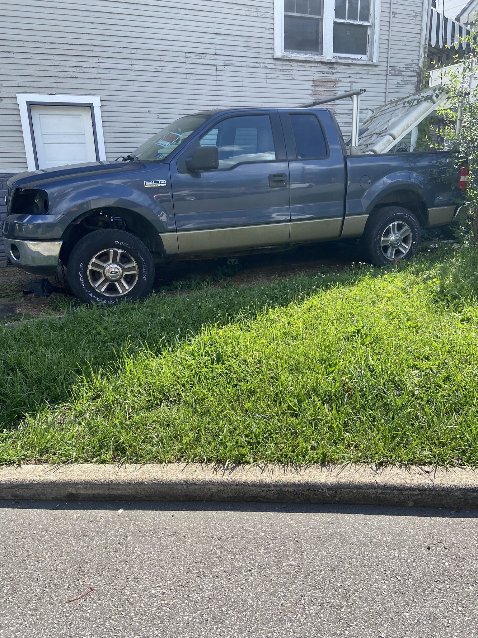2006 f 150 4 door under 150k miles no engine no cat converter 1500 obo or parts