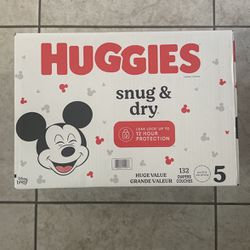 👶 Huggies Size 5/132 Diapers NEW