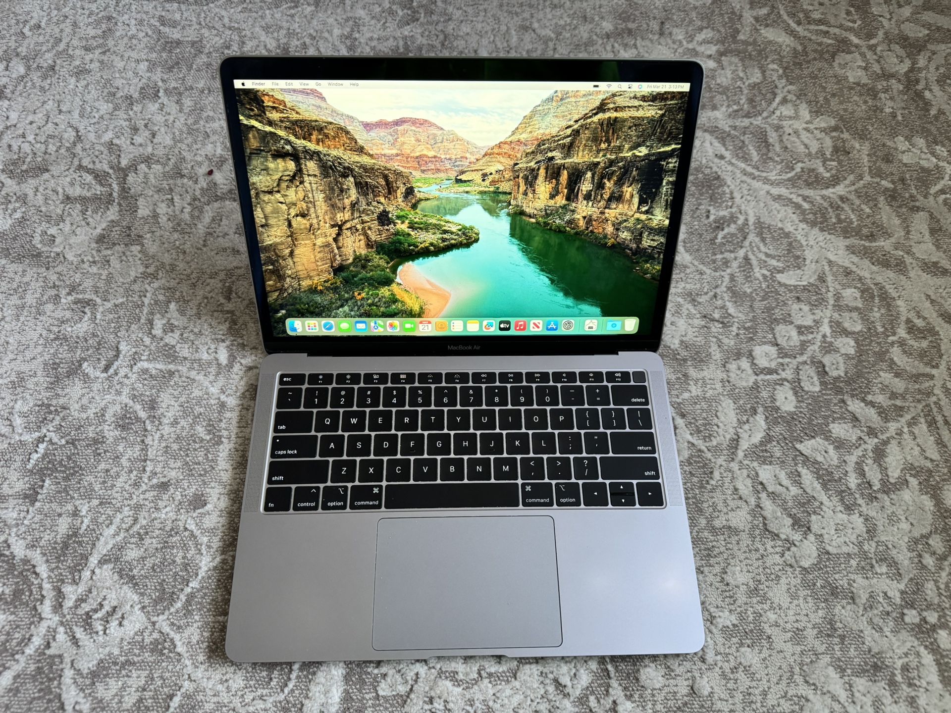 MACBOOK AIR 13 INCH! EXCELLENT CONDITION!