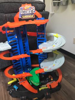 Hot wheels ultimate garage