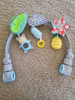 Entertainment arch for carseat/bouncer