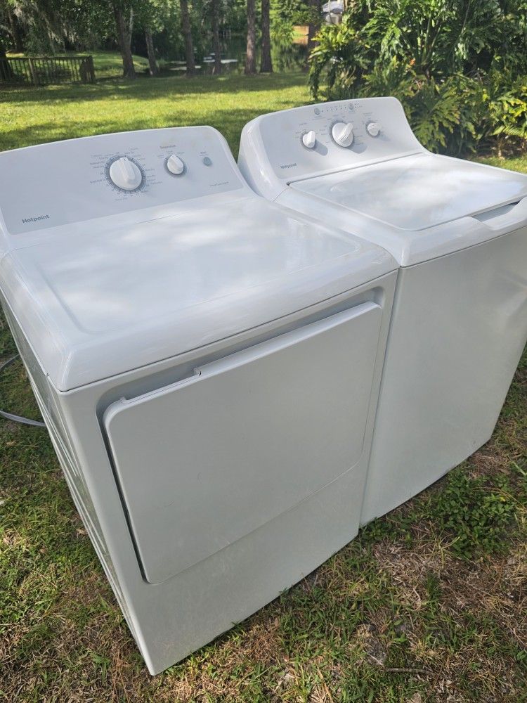 HOTPOINT SUPER CAPACITY WASHER AND DRYER MATCHED SET - FREE DELIVERY AND INSTALLATION