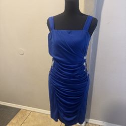Blue ruched bodycon dress with beaded detail. Size: L #bodycon #party #eveningwear