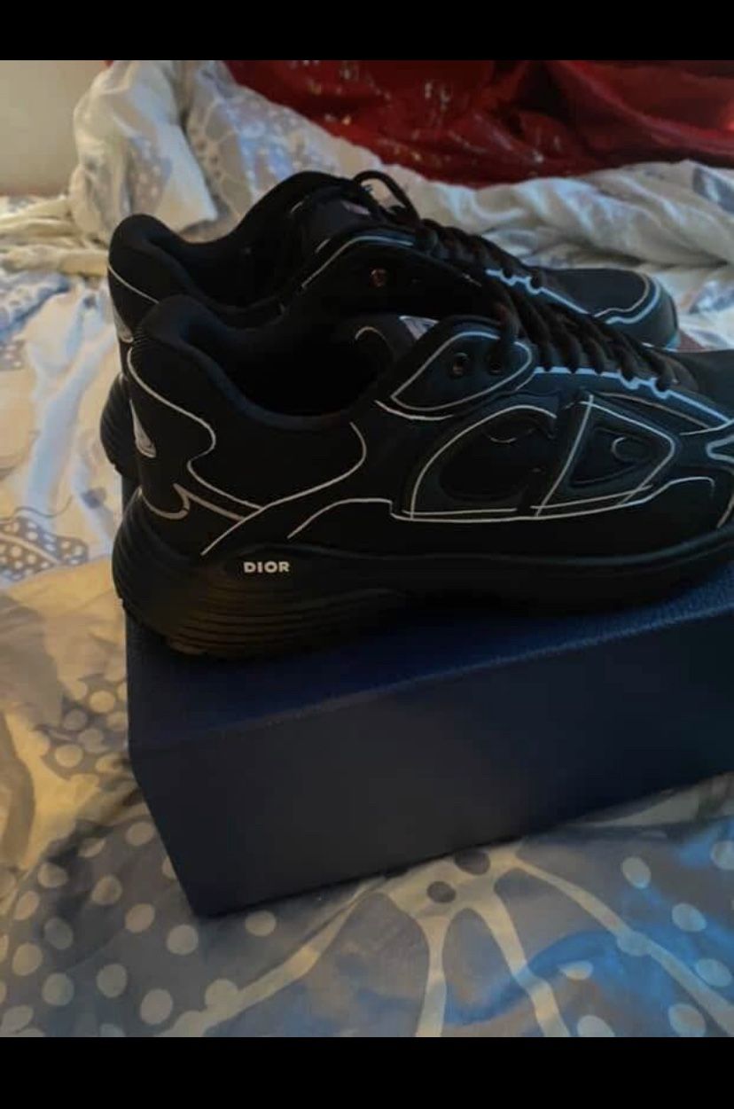 black Dior B30
