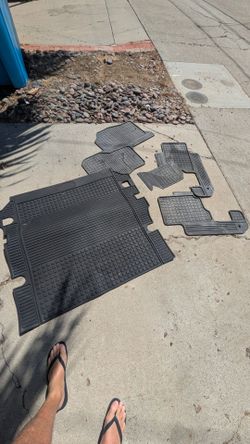 LR4 or LR3 rubber mat set