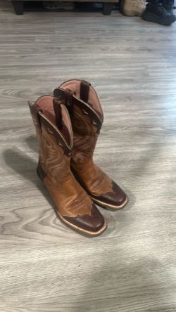 Ladies ARIAT BOOTS