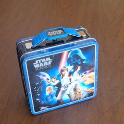 Star Wars Lunch Box Episode IV A New Hope Mini Tin Lunch Box New, with 
tags. 5.75*2.5*5.75". Weight 8oz plus shipping materials. Perfect shape, 
like