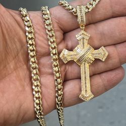 Prongs setting icey stones cross pendant and Cuban necklace🔥