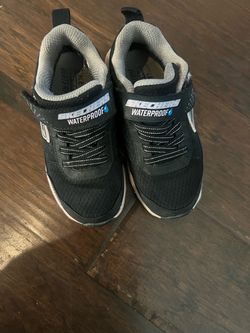 Girl tennis shoes