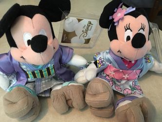 Disney’s Globe Trotting Japanese Mickey & Minnie