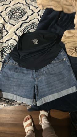 Maternity shorts size small