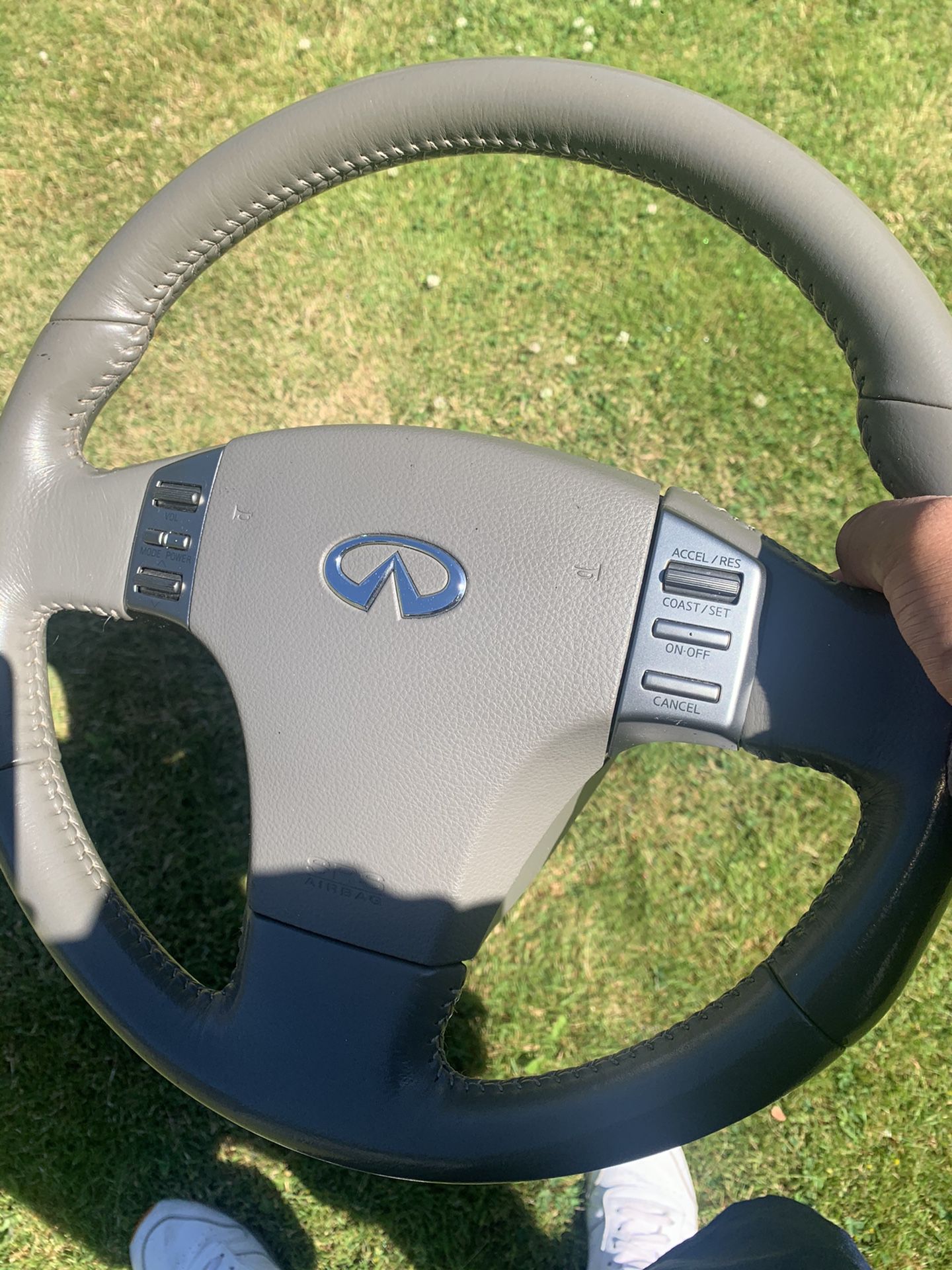 Infiniti G35 coupe steering wheel