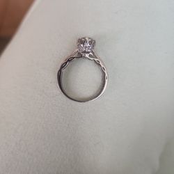 Anillo De 14 K Oro Blanco Nuevo.