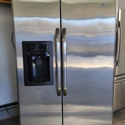 Ge Stainless Steel Refrigerator (Delivery Available)