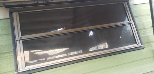 Travel Trailer glass fully intact glass only