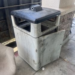 FREE COMMERCIAL TRASHCAN