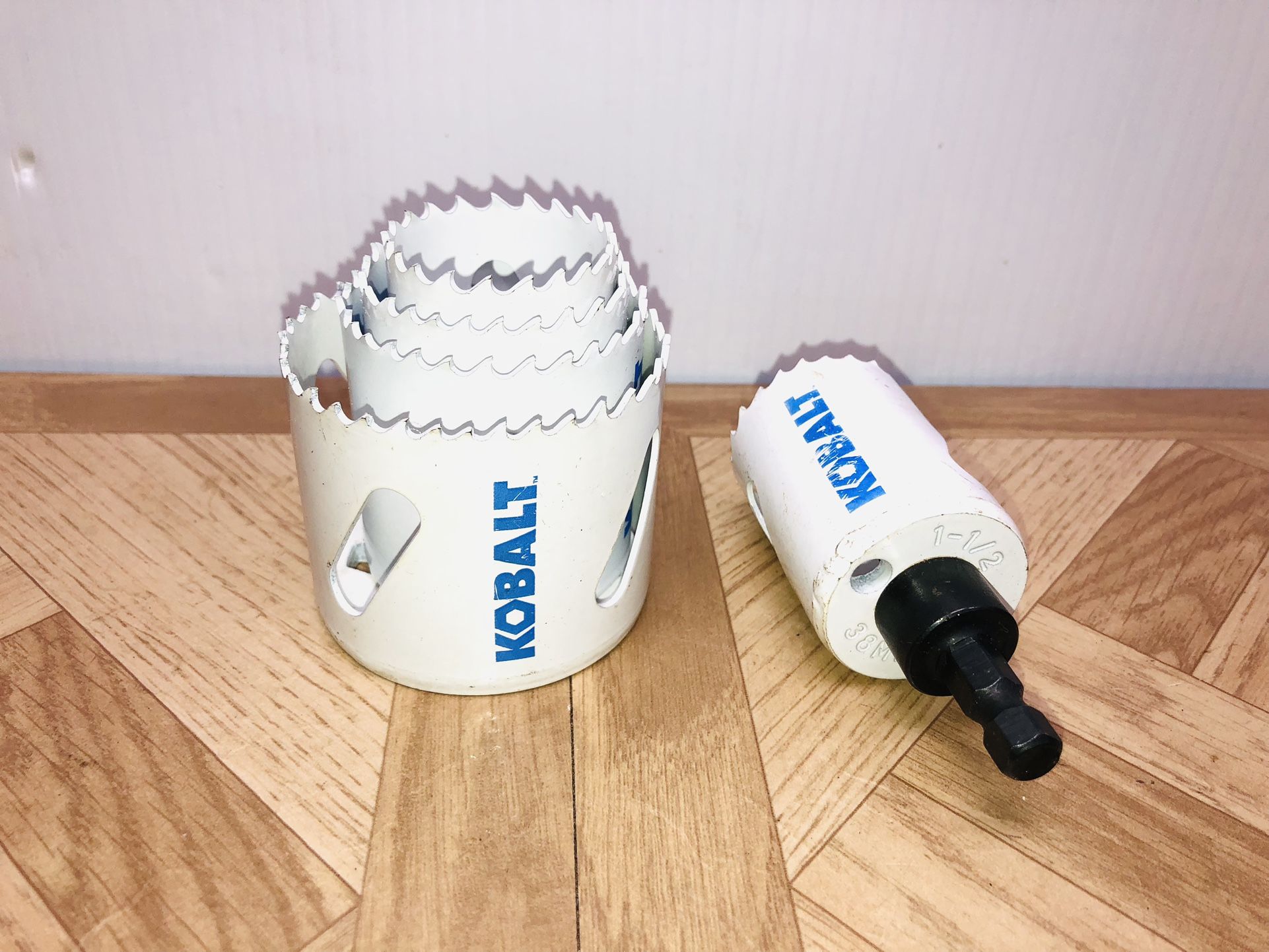 NEW Kobalt 6 Piece Bi-Metal Hole Saw Kit 2-1/2”, 2”, 1-3/4”, 1-1/2 Arbor W Bit