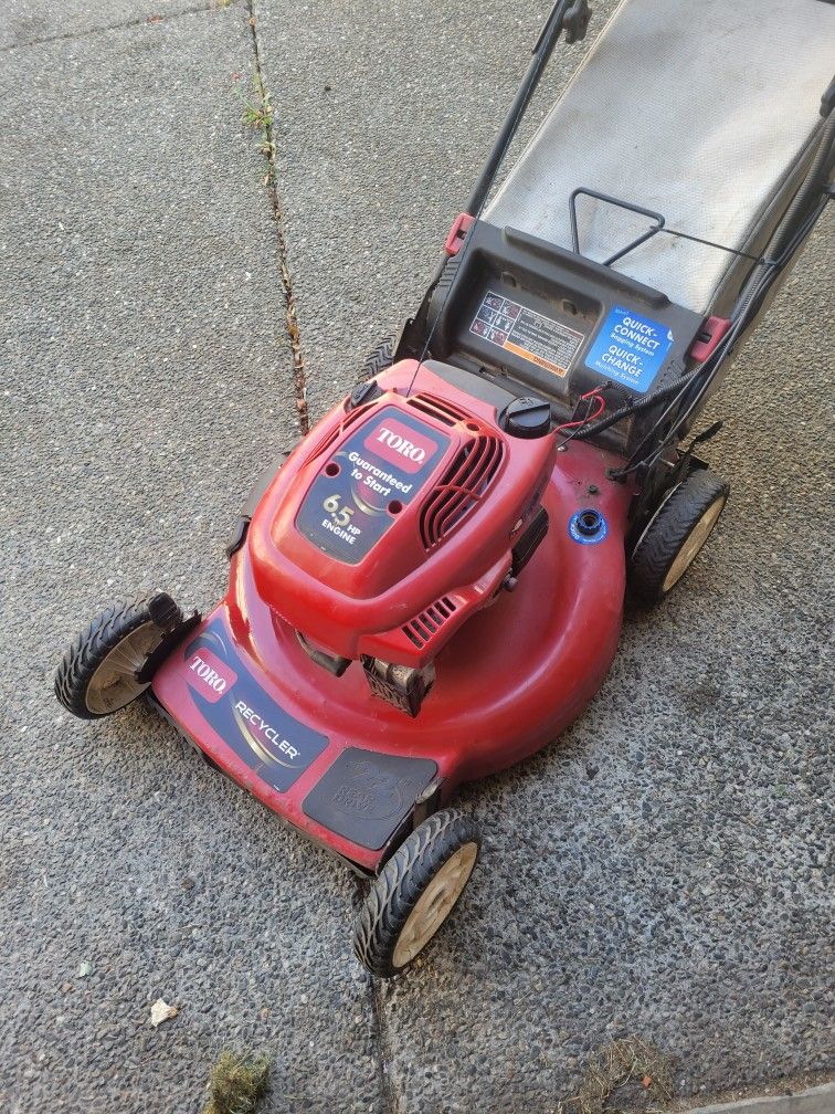 Very Clean 22" Toro Recycler RWD Self Propelled Lawn Mower W/ Blade