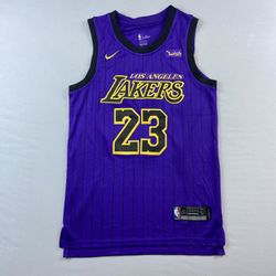 Lebron James Lakers Jersey Men’s Medium 