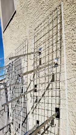 8' Grid Wall & 5-Hook Waterfall Hooks