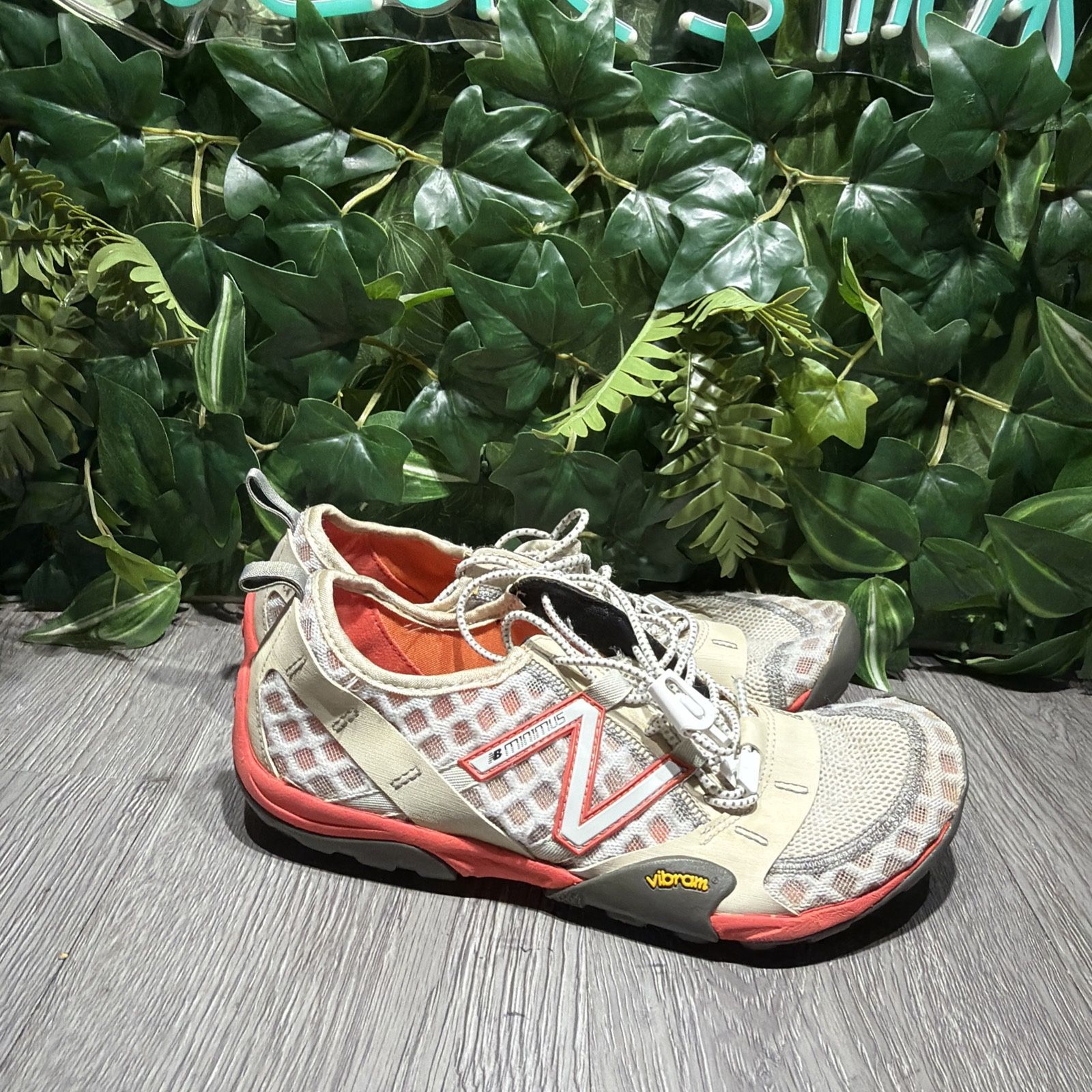 New Balance Womens Minimus WT10GR White Running Shoes Sneakers Size 8 B