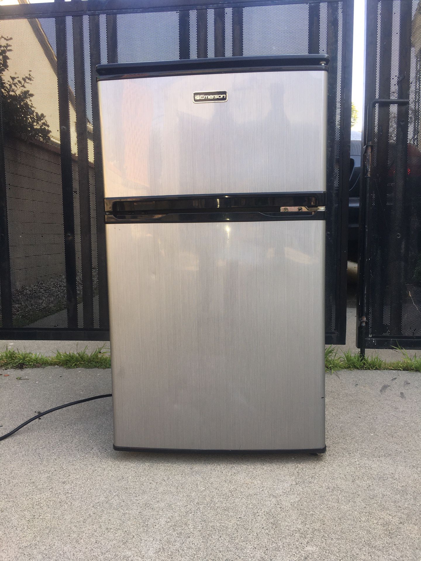 Emerson Compact Refrigerator/Freezer