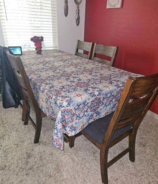 Very Sturdy Kitchen Table And  6 Chairs