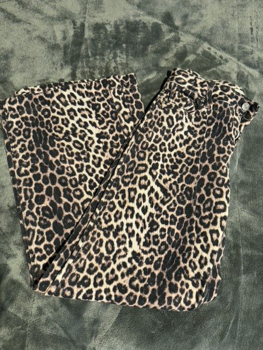 Pacsun Low-rise Baggy Leopard Print Jean
Size:25