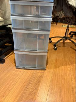 Plastics storage containers