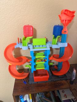 Hot Wheels City Super Ultimate Garage Playset