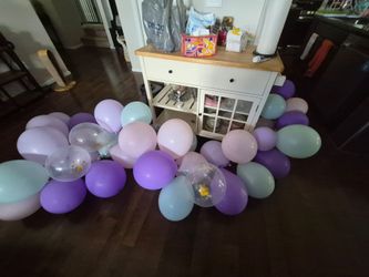 Free: balloon arch/1st birthday decor