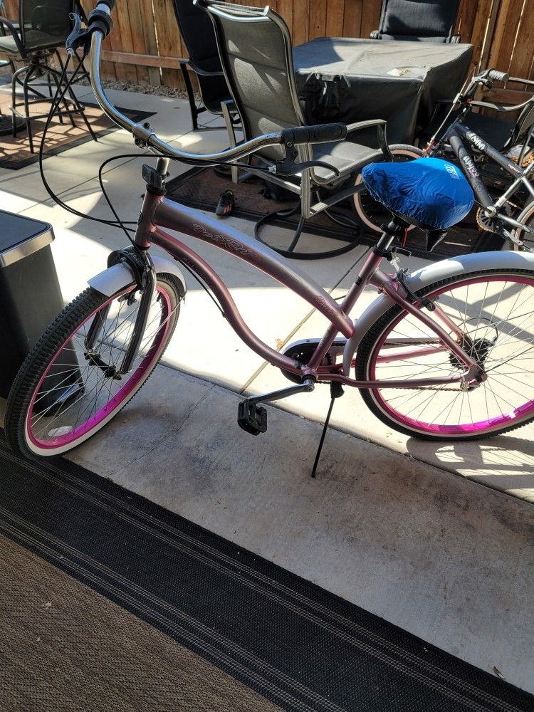 Women 26" Cruiser In Good Condition Brand New Seat