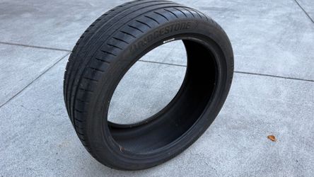 Tire 255/40/20