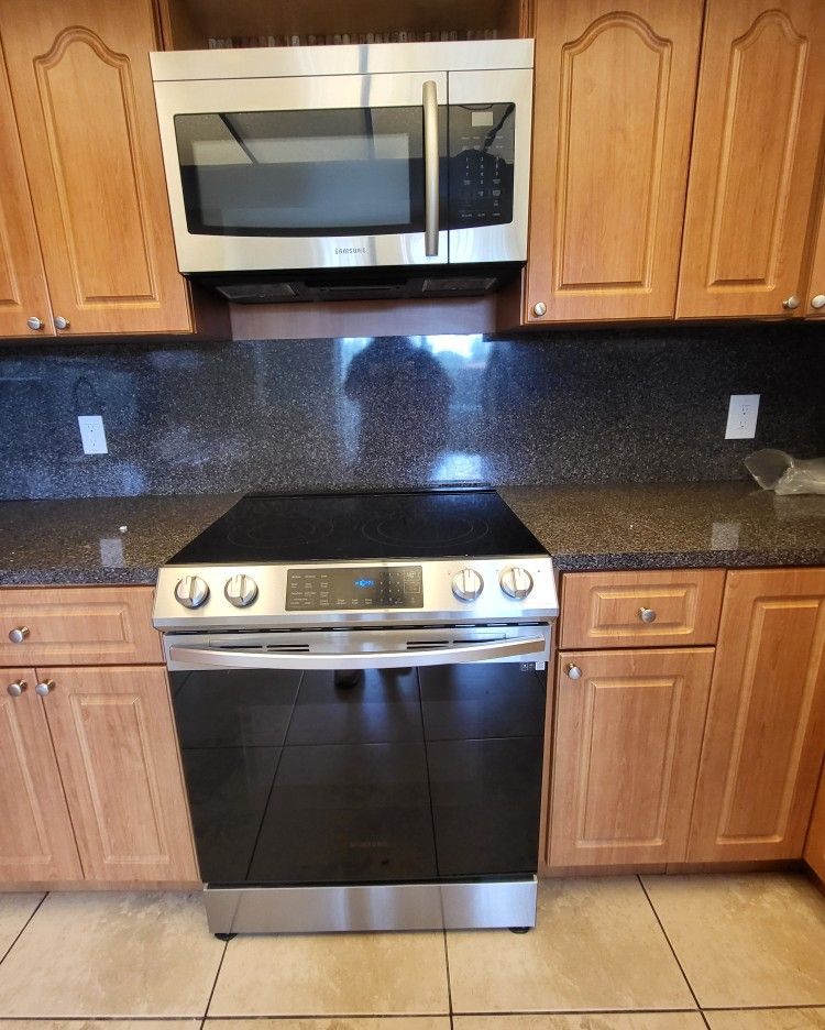 Samsung 6.3 cu. ft. Smart Slide-In Electric Range with Air Fry