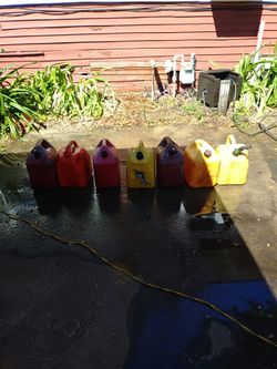 Gas containers