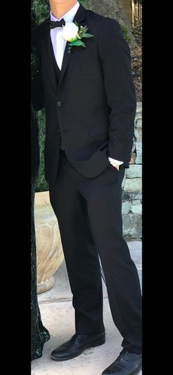 Men’s Warehouse Black suit/tuxedo (size 33-34 Slim)