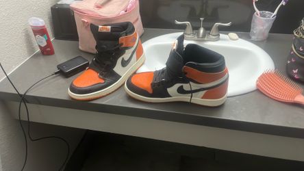 9 1/2. Nike Air Jordan 1 Retro High OG "Shattered Backboard