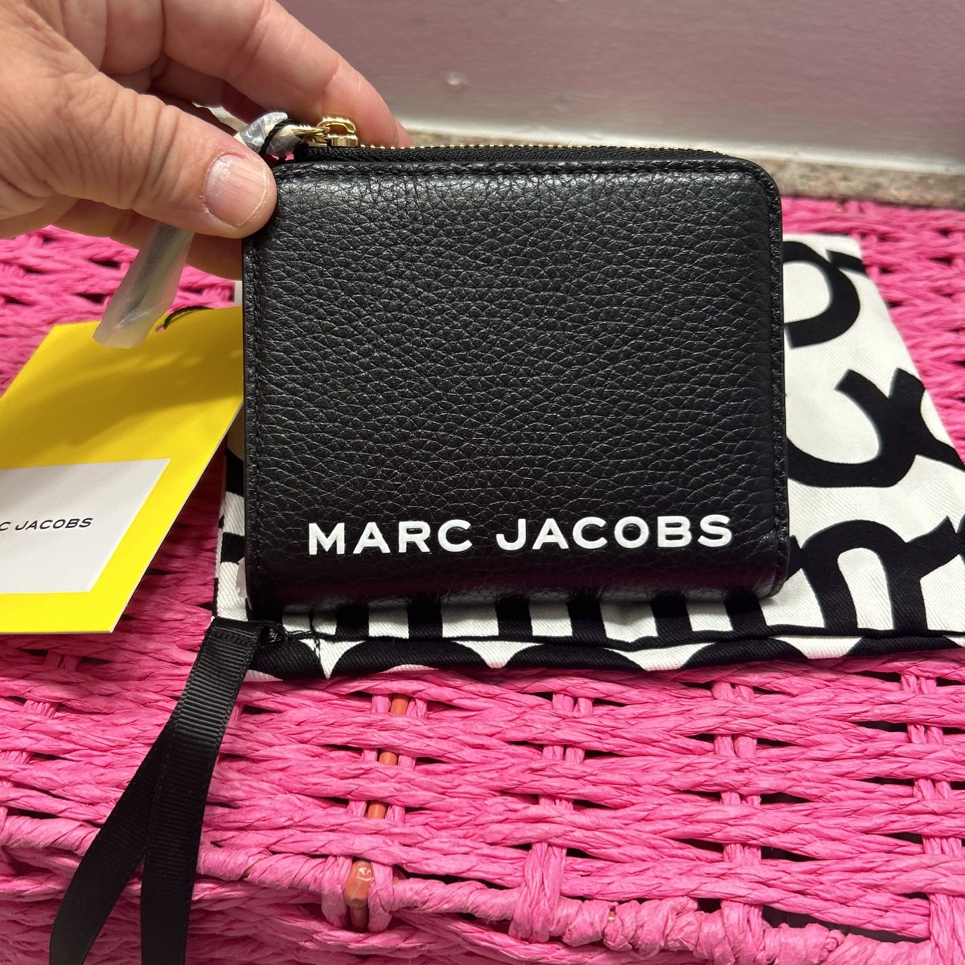 New Leather Marc Jacob Wallet For Sale..