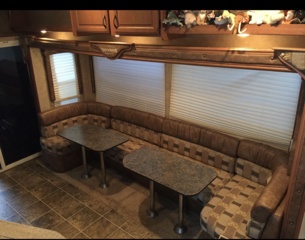 2010 5th wheel Forest River Shockwave RV for Sale in Simi Valley, CA OfferUp
