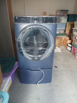 GE washer and dryer front loader (stackable or side by side)