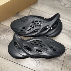 Yeezy Foam Onyx Size 11