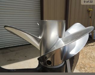 Mercury Revolution 4 propeller 21P Right