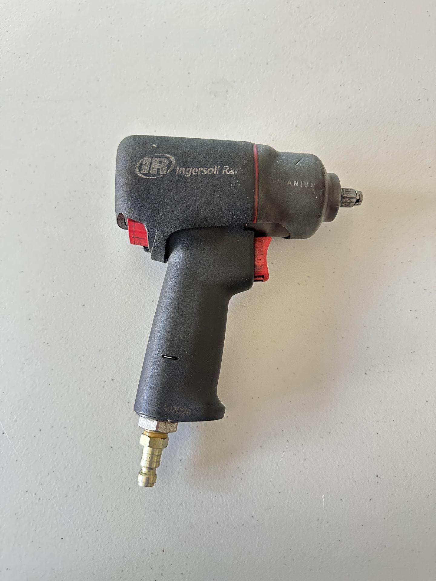 INGERSOLL RAND AIR IMPACT WRENCH 3/8" DRIVE TITANIUM