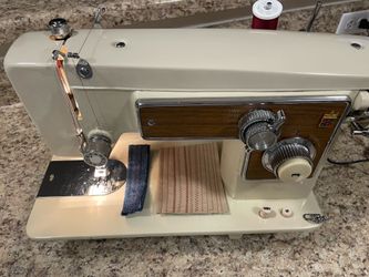 Vintage Heavy Duty Morse Model 595 Deluxe Zig-Zag Sewing Machine. Fully lubricated and very clean.